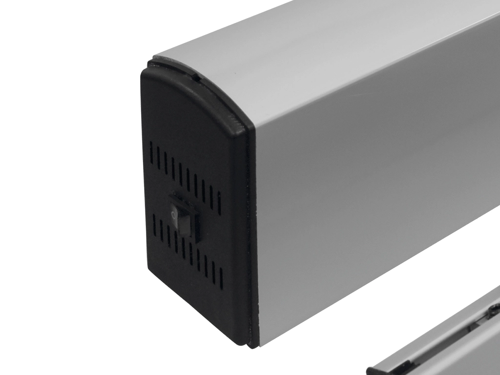 Кнопка включения питания удобно расположена на корпусе привода